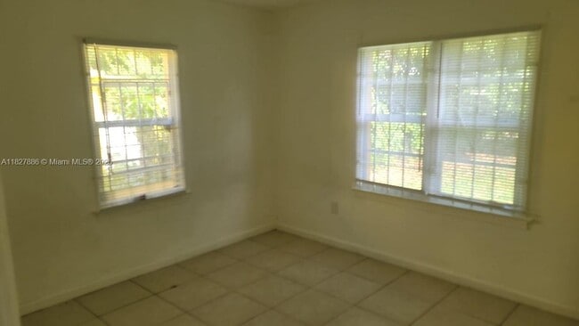 Building Photo - 1042 NW 49th St