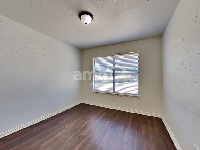 Building Photo - 101 Westend Ln