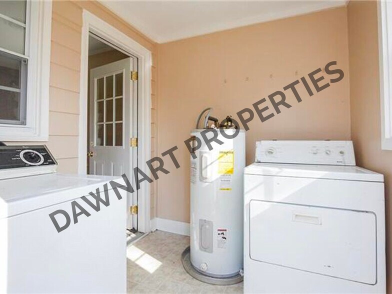 LAUNDRY - 106 Sadler Court