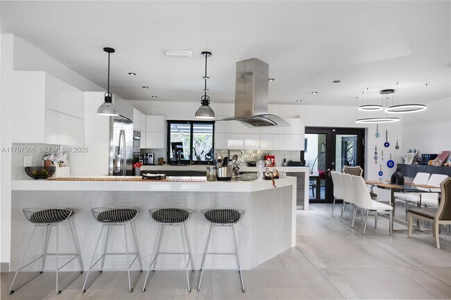 Building Photo - 20375 NE 22nd Pl