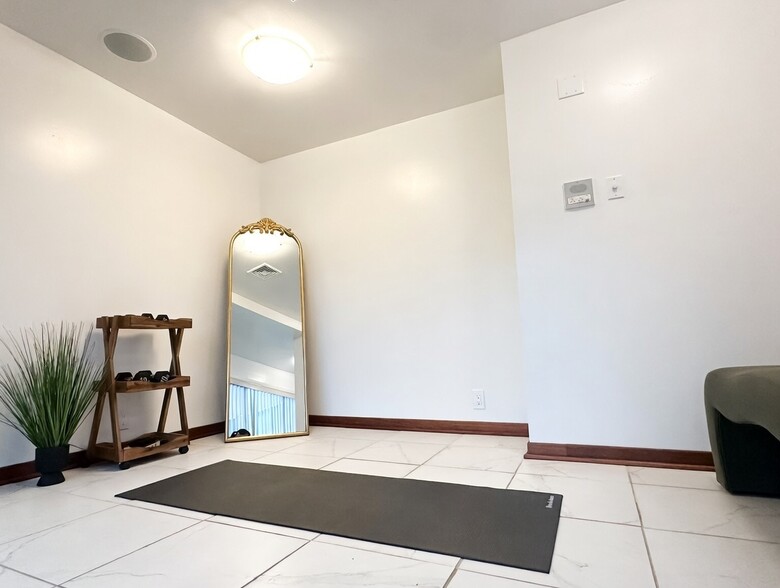 Building Photo - 238 Portlock Rd