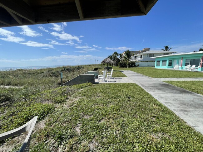 Building Photo - Direct ocean front 1 bedroom 1 bathroom