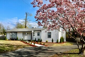 Building Photo - 19 Primrose Ave W