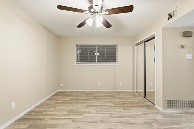 Building Photo - 309 Stratford St