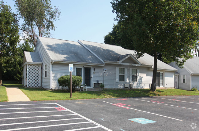 Building Photo - Richmond Hill Manor