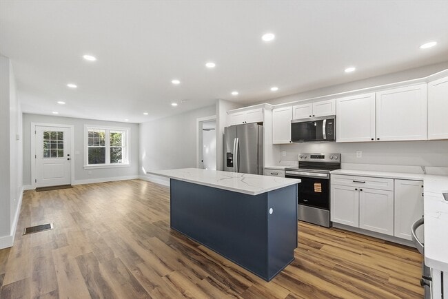 Building Photo - 18 Buttonwood Pl