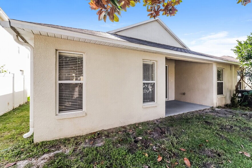 Building Photo - 15950 Leatherleaf Ln