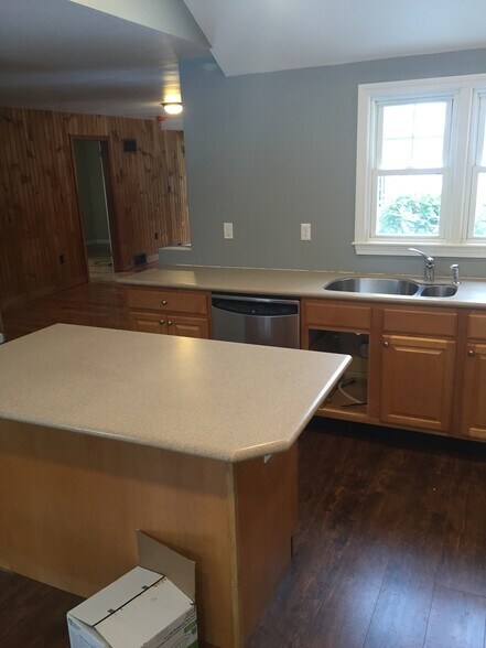 Building Photo - 25 Chickering Rd