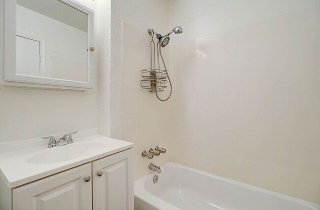 Building Photo - 1501 E Roosevelt St