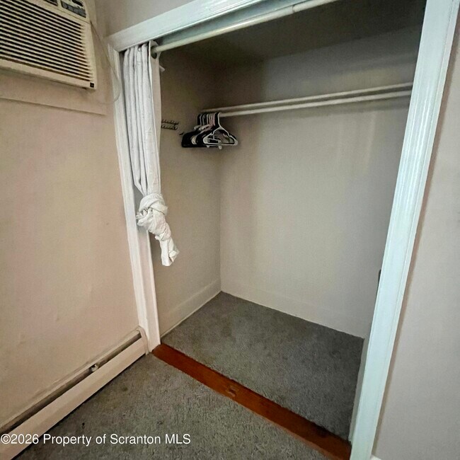 Building Photo - 707 Prospect Ave