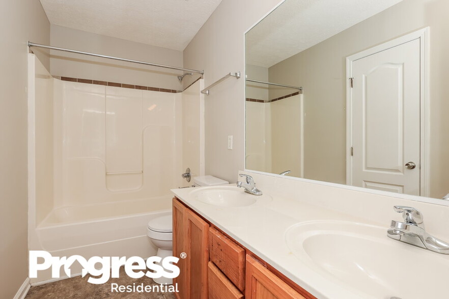 Building Photo - 3208 Sailmist Point