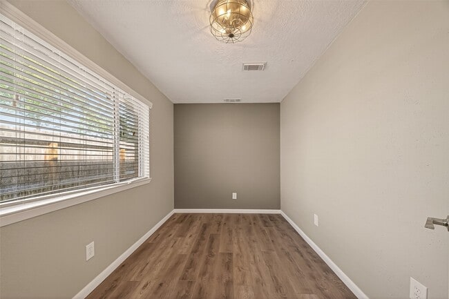 Building Photo - 17043 Coachmaker Dr