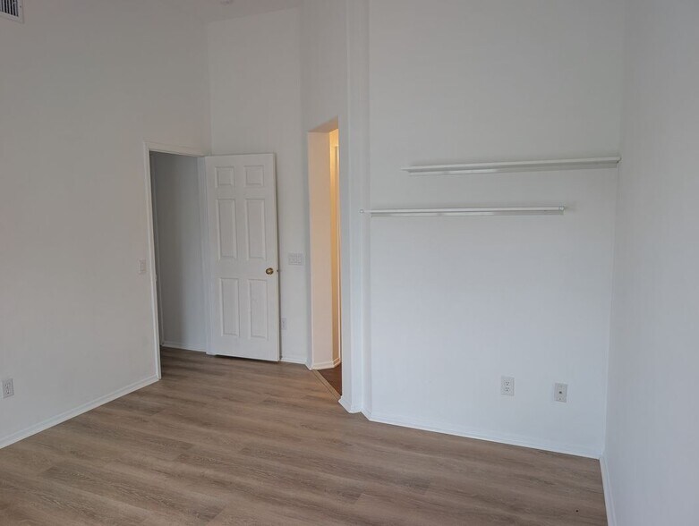Building Photo - 154 California Ct