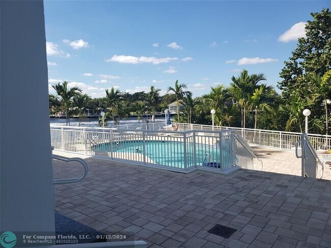 Building Photo - 511 Bayshore Dr