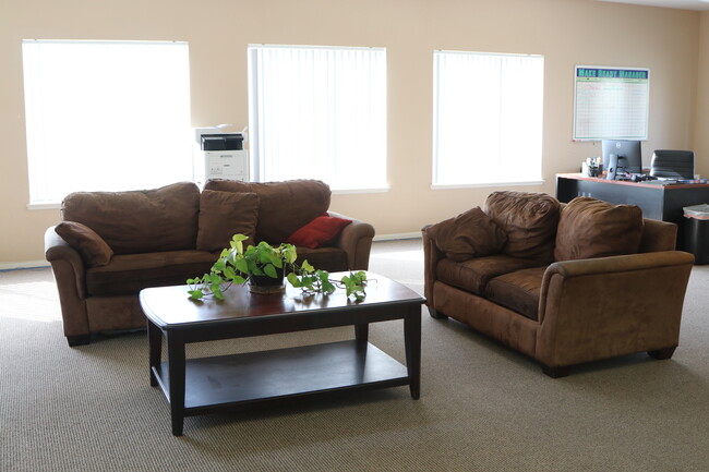 Building Photo - Cedar Springs