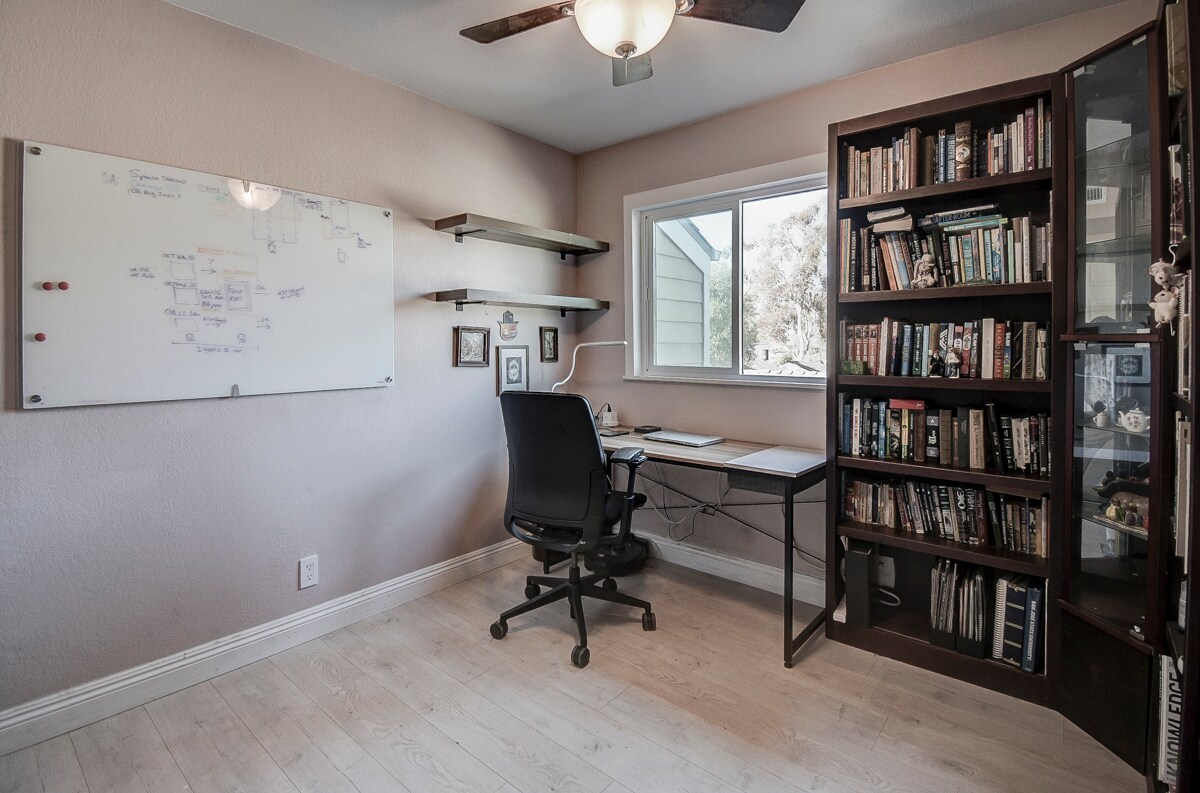 Building Photo - 11 Seamist Ct