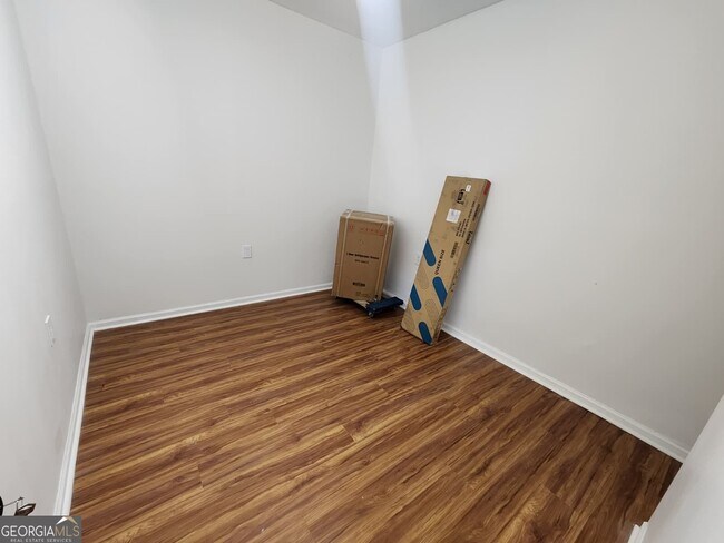 Building Photo - 2431 Woodside Way