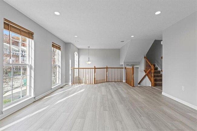 Building Photo - 700 Bush Dr