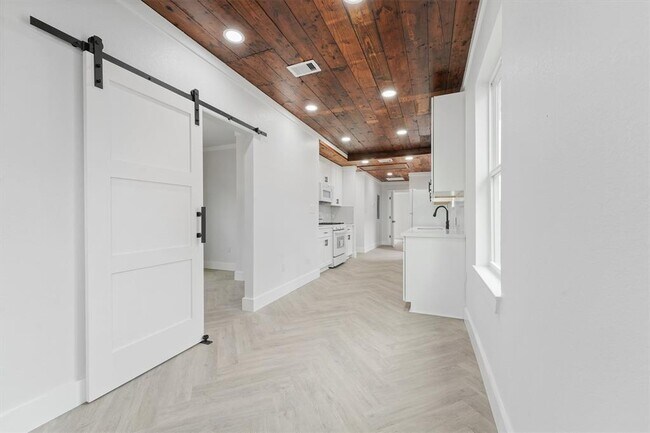 Building Photo - 5123 Avenue L