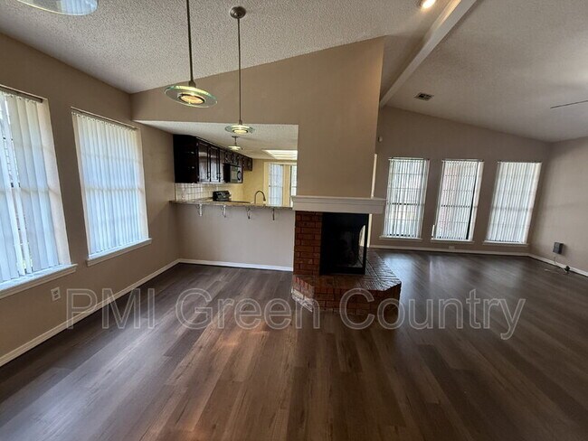 Building Photo - 1608 W Fort Worth St