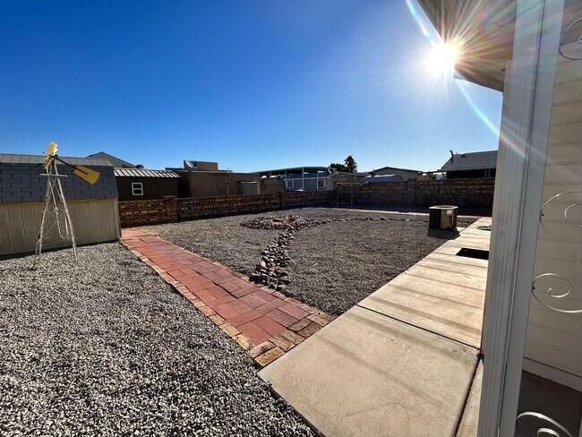 Building Photo - Charming 2-Bedroom 2-Bathroom Furnished Manufactured Home in Fortuna Foothills.