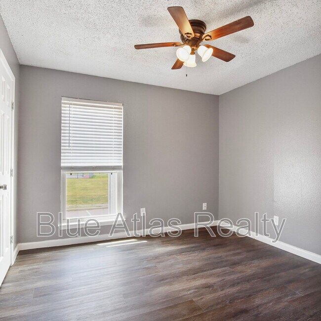 Building Photo - 408 Noble Ave