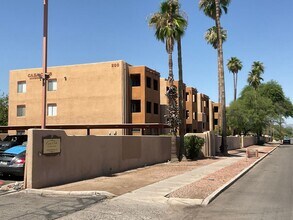 Building Photo - Casa Club Rental