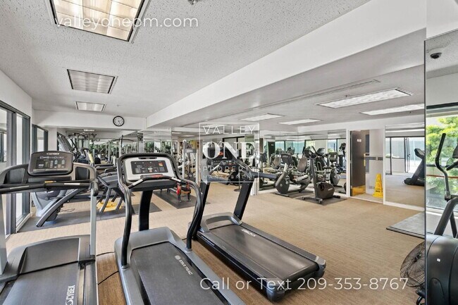 Building Photo - Fully Furnished Condo With Panoramic San Francisco Bay Views and Unbeatable Amenities