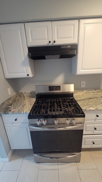 Building Photo - 720 S New Rd