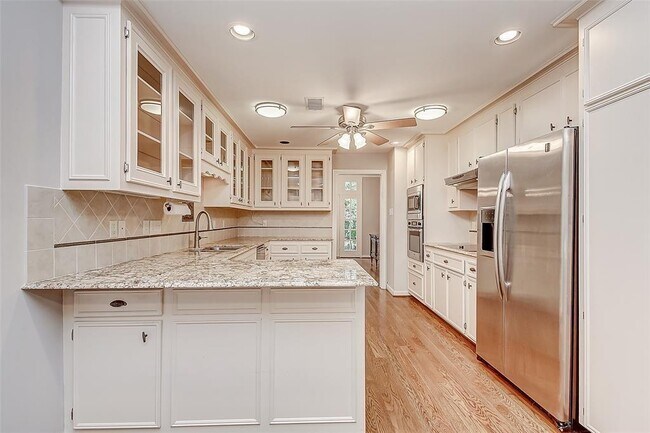 Building Photo - 201 Vanderpool Ln