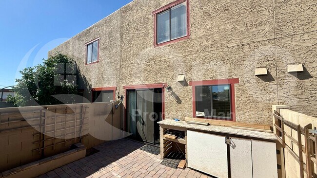 Building Photo - 2724 W McLellan Blvd