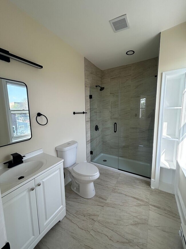 Building Photo - 423 Righter St