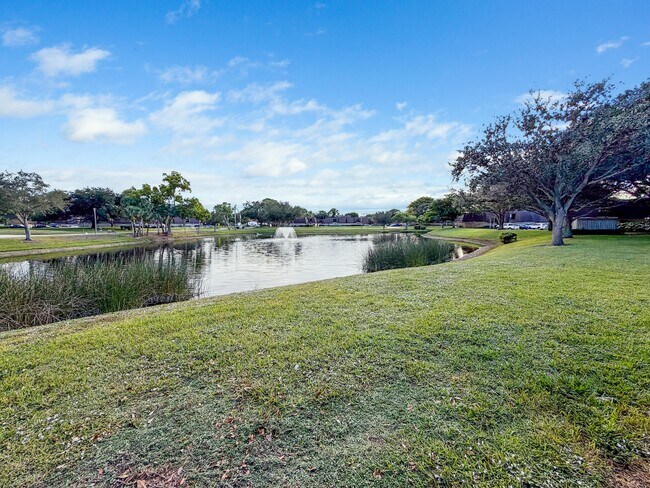 Building Photo - 306 3rd Ln