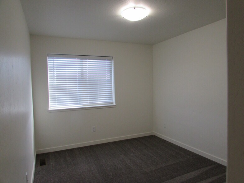 Building Photo - 652 Emma Ln