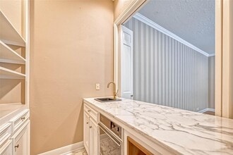 Building Photo - 1331 Bissonnet St