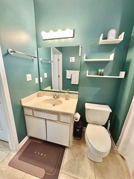 Building Photo - 1286 River Oaks Dr