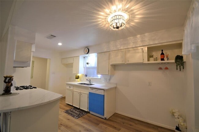 Building Photo - 5422 Kingfisher Dr