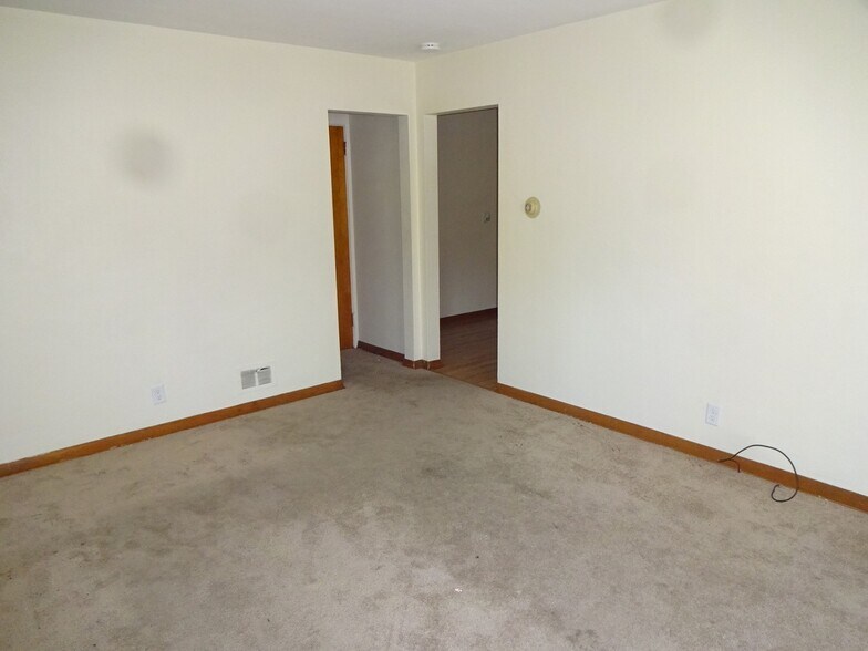 Building Photo - 2003 Richmond St