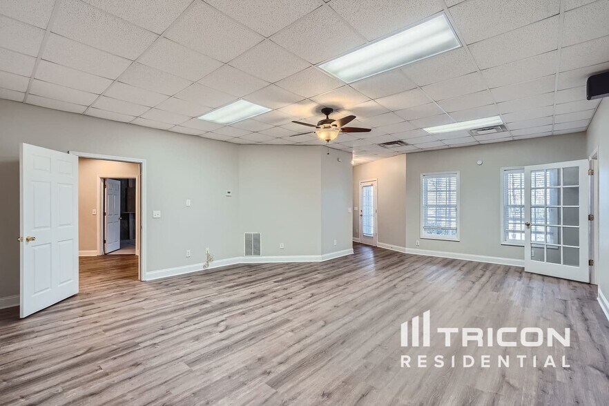 Building Photo - 1806 Wesleyan Ln