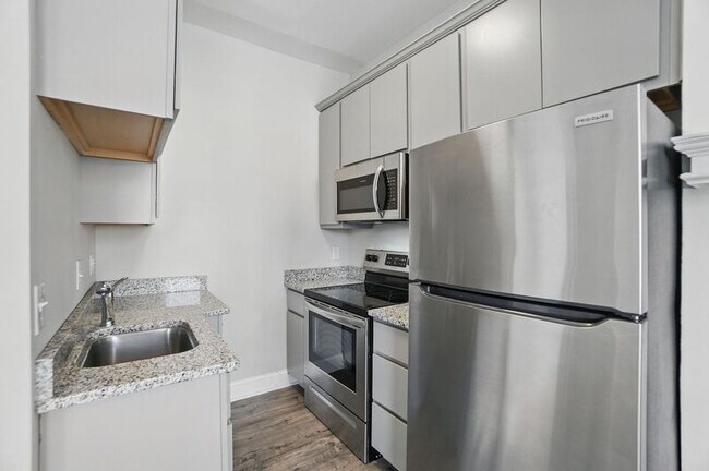 Building Photo - 107 W Elder St