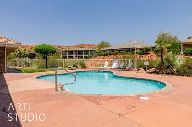 Building Photo - Stunning 3-Bedroom Home with Private Backy...