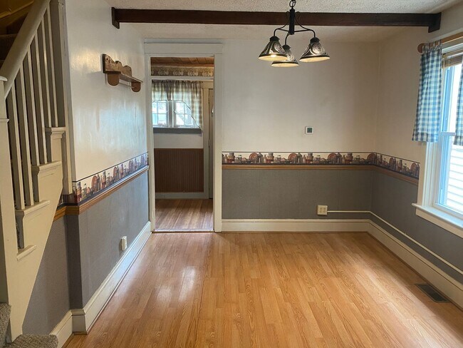 Building Photo - Beautiful 2 Bedroom Semi-Detached Home in Lancaster!