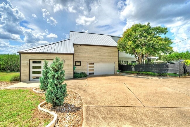 Building Photo - 5513 Great Divide Dr