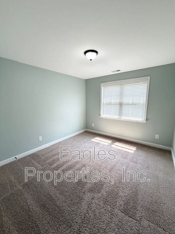 Building Photo - 215 Ingram Fields Dr