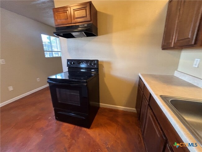 Building Photo - 915 S 15th St