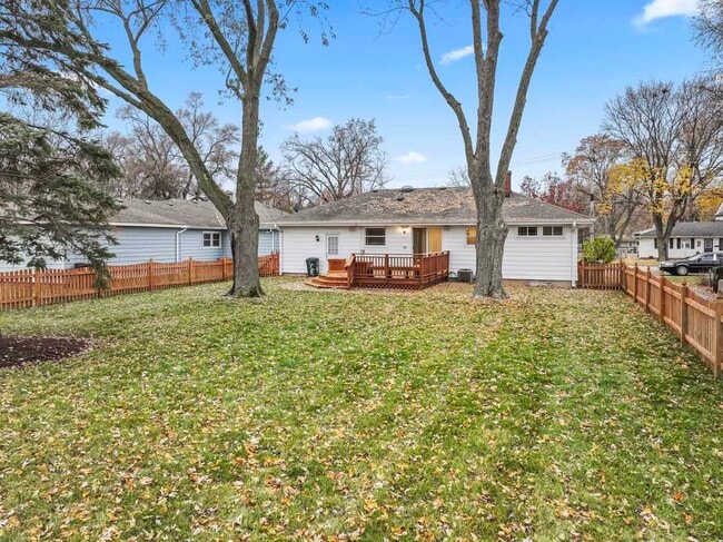 Building Photo - 327 Wallace Ave