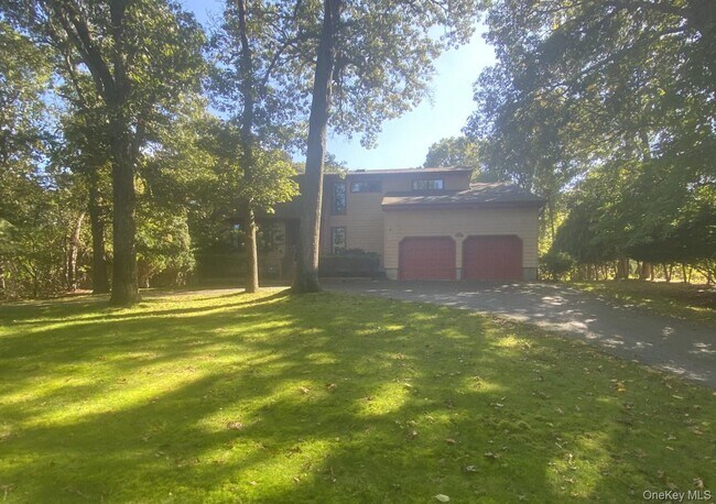 Building Photo - 5 Bay Woods Dr
