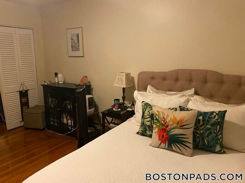 Building Photo - 65 Chiswick Rd