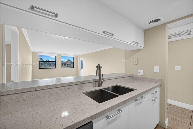 Building Photo - 8120 Geneva Ct