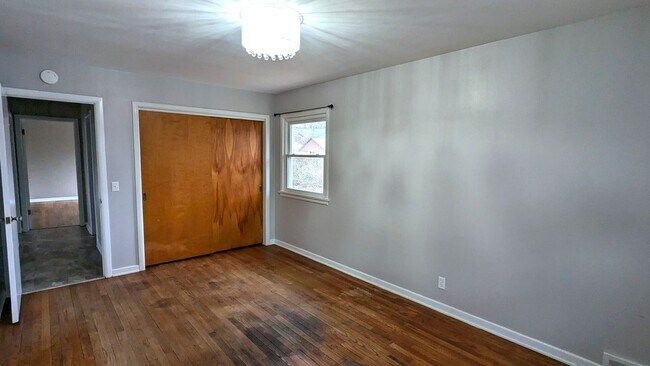 Building Photo - 614 E Sunset Dr